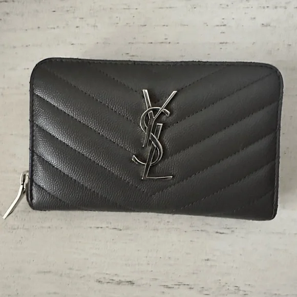 Saint Laurent Matelasse Chevron Monogram zipped wallet - Picture 3 of 10